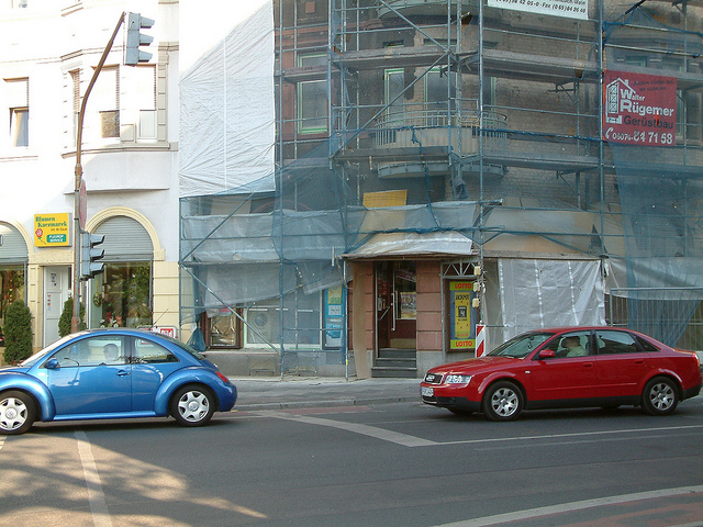 Baustelle an einem Haus in der Innenstadt