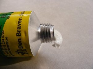 Tube mit Silikon