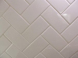 Fugenkreuze an der Wand