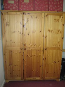 Kleiderschrank aus Kiefer