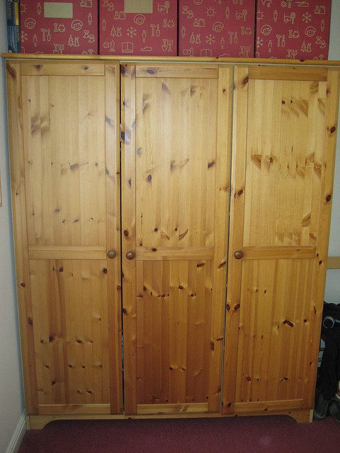 Kleiderschrank aus Kiefer