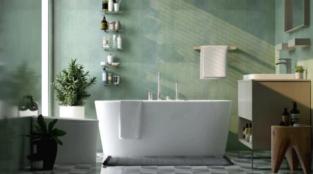 Moderne Badewanne in einem türkis eingerichteten Badezimmer