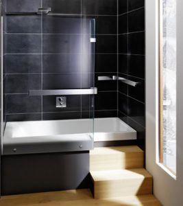 Eckbadewann mit Dusche