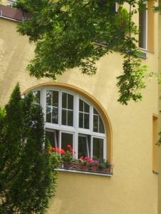 Hausfassade mit Fenster