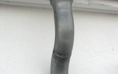 Mit einer Regenrinne aus Zink können Sie sich ein stabiles und langlebiges System zur Dachentwässerung preisgünstig zulegen! © Dachdecker.com