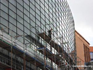 Kurse zur Absturzsicherheit für Gerüstbauer gibt es im Trainingszentrum in Hamburg. Trainingszentrum-Absturzsicherheit