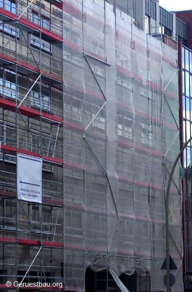 Gerüst an einem Hochhaus