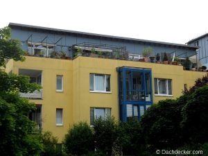 Mehrfamilienhaus mit Dachaufstockung