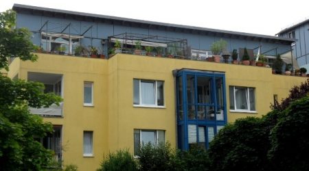 Mehrfamilienhaus mit Dachaufstockung
