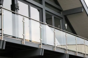 Modernes Glasgeländer