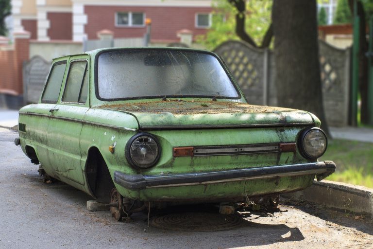 Metallschrott-Auto