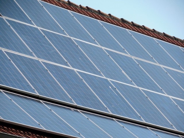 Carport-Dach-Solar Solaranlage auf dem Carport-Dach