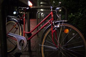 So stellen Sie Ihre Fahrradscheinwerfer richtig ein