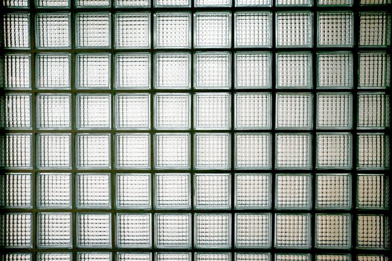 Den Raum durch einfaches Glasfliesen verschönern! © HeungSoon / pixabay.com