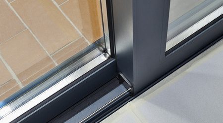 Aluminiumrahmen eignen sich für Fenster ebenso wie für Türen, beispielsweise zum Balkon