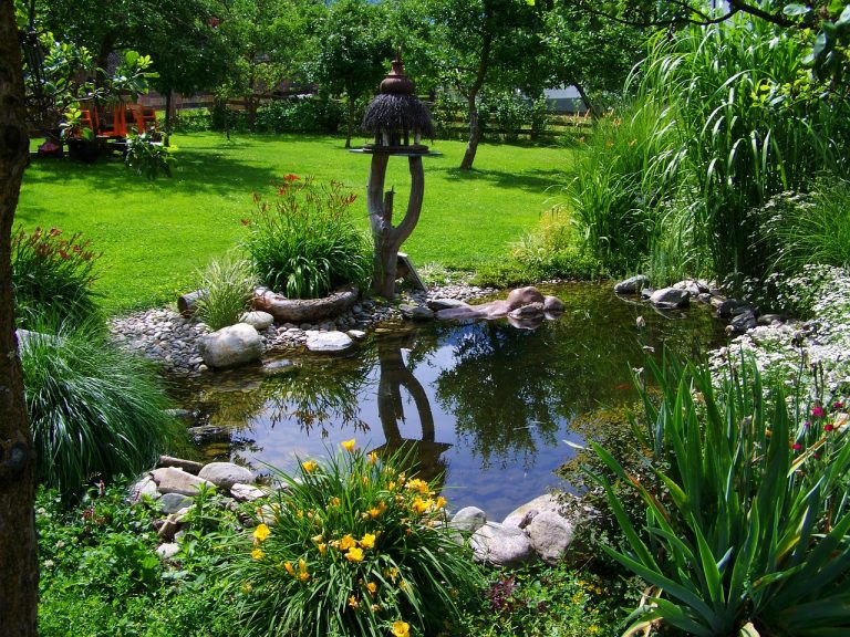 Die richtige Teichfolie gehört zu einer sorgfältigen Gartenbauplanung!