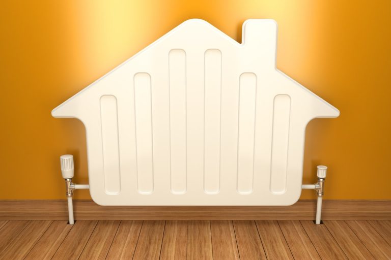 Montierter Heizkörper in Form eines Hauses