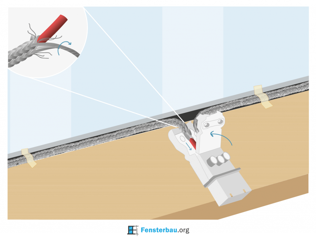 So befestigen Sie die obere Gehäusehälfte mit der unteren Hälfte und schließen den Kreislauf des Heizkabels am Fenster.