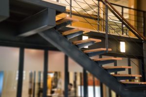 Metalltreppen mit Hartholzstufen