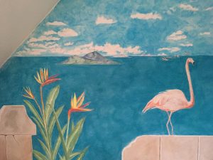 Kreative Wandgestaltung mit Farbe in einem Kinderzimmer.