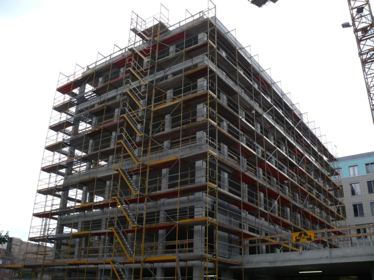 Baugerüst an einem Hochhaus