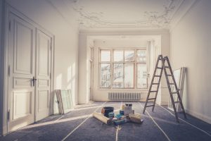 Renovierung Stuck decke Leitern und Werkzeug