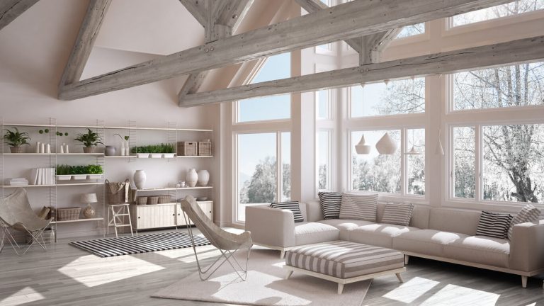 Helles Wohnzimmer mit Panoramafenster