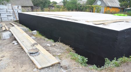 Mit Bitumen abgedichtete Bodenplatte