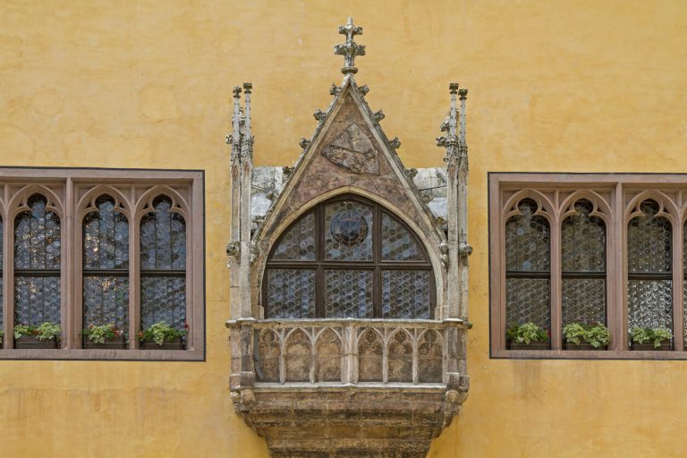 Fenster mit Butzenglas