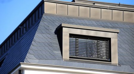 Schieferplattendach auf einem Haus