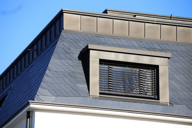 Schieferplattendach auf einem Haus