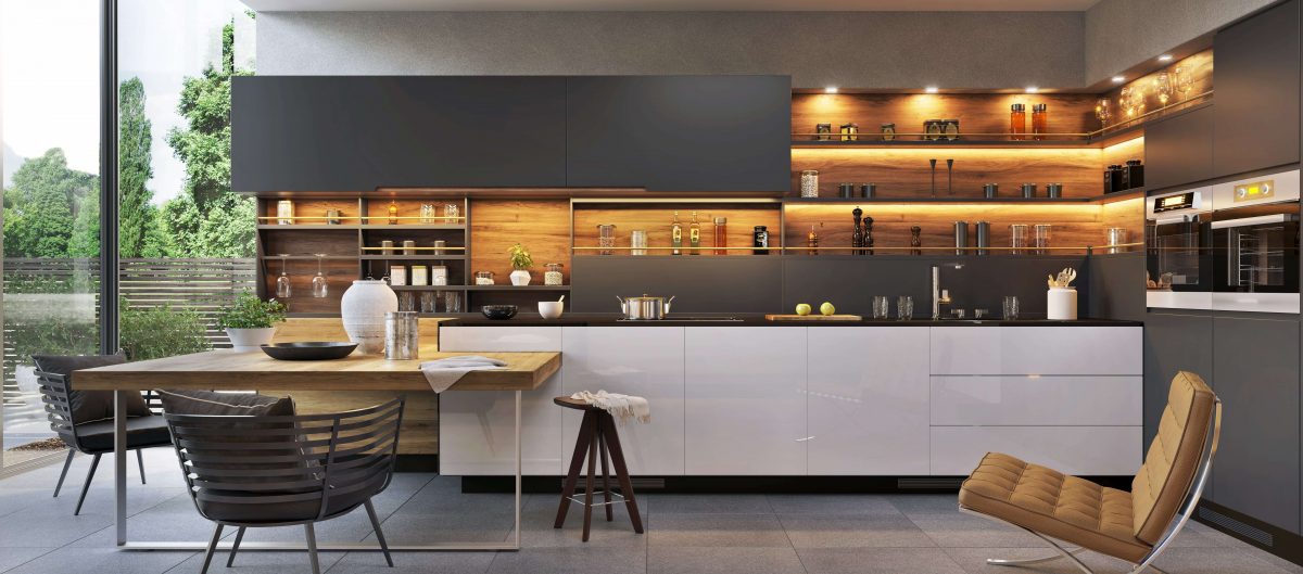 Designküche mit weißen und grauen Fronten und Kochinsel