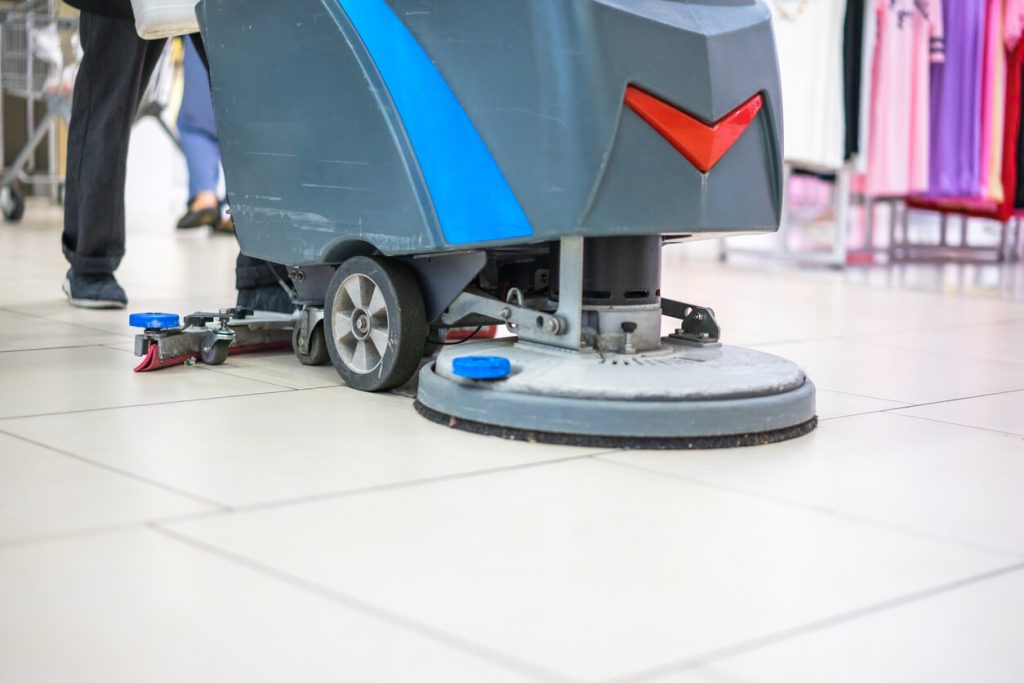 Maschine für Bodenpflege als Werkzeug im Facility Management