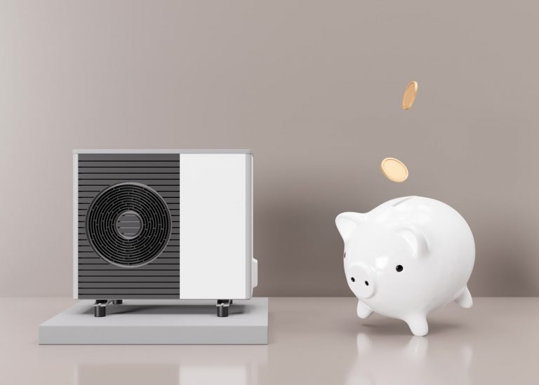 Sparschwein mit einer Wärmepumpe zur Symbolisierung einer Wärmepumpenförderung