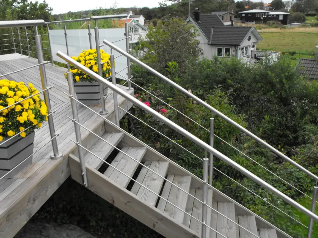 Hochterrasse mit einer Balustrade