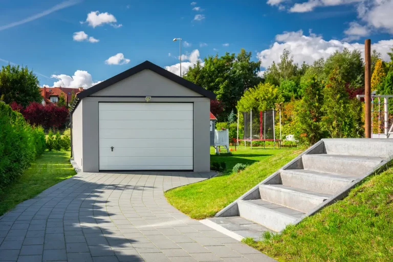 Freistehende Fertiggarage