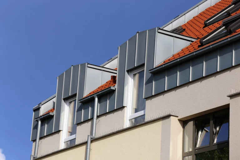 Dachgaube auf einem Haus