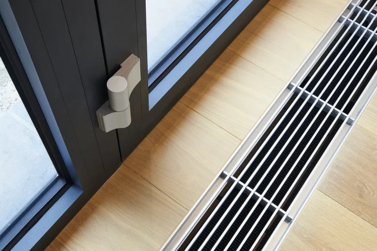 Einen in den Fußboden integrierte Fensterlüftung