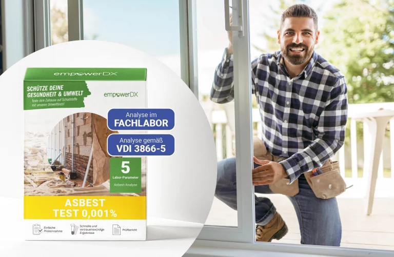 Mitarbeiter am Fenster mit Angebot