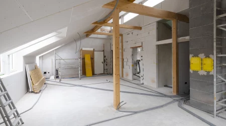 Baustelle des Ausbaus einer Dachschrägen