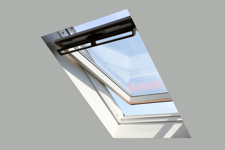 Innenansicht eines neu eingesetzten Dachfensters