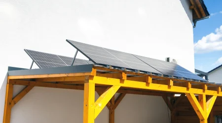 Solaranlage auf eine Carport aus Holz