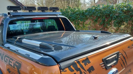 Laderaumabdeckung auf einem rostfarbenen PickUp Truck