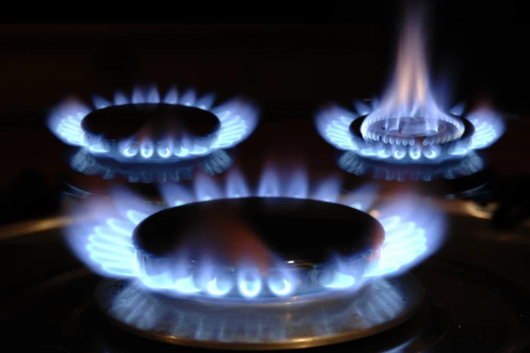 3 blaue Gasflammen