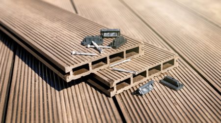 Terrassenbretter und Schrauben