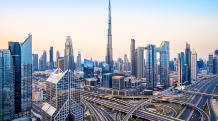 Die Skyline von Dubai von oben.