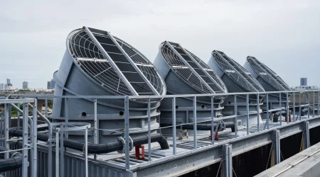 vergleich-zentraler-dezentraler-kuehlsysteme