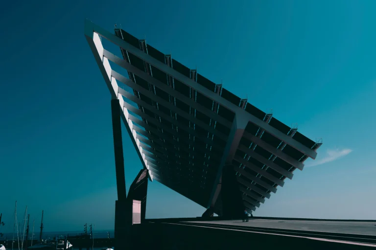 schwarzes und silbernes Solarpanel