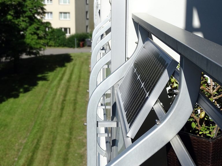 Solarpanelle auf dem Balkon