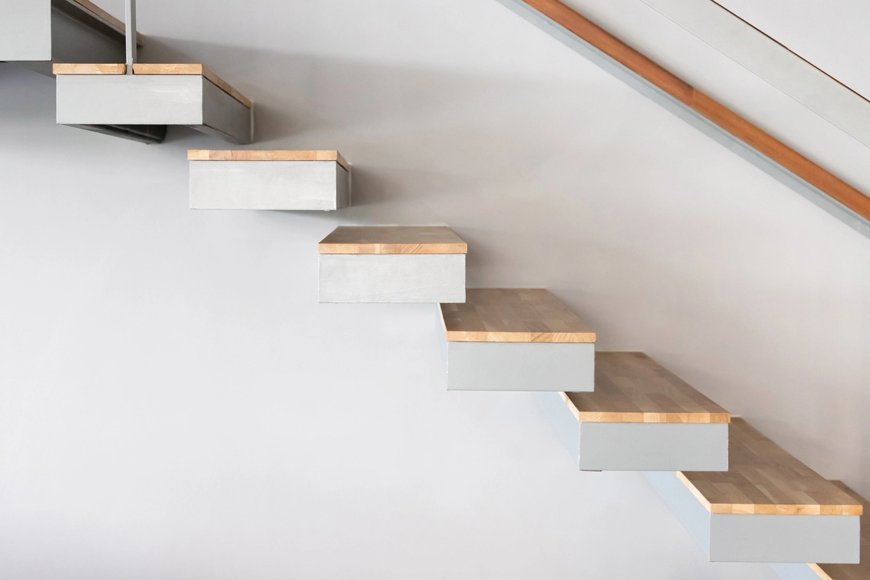 Kragarmtreppen » Aufbau, Statik, Voraussetzungen & Kosten